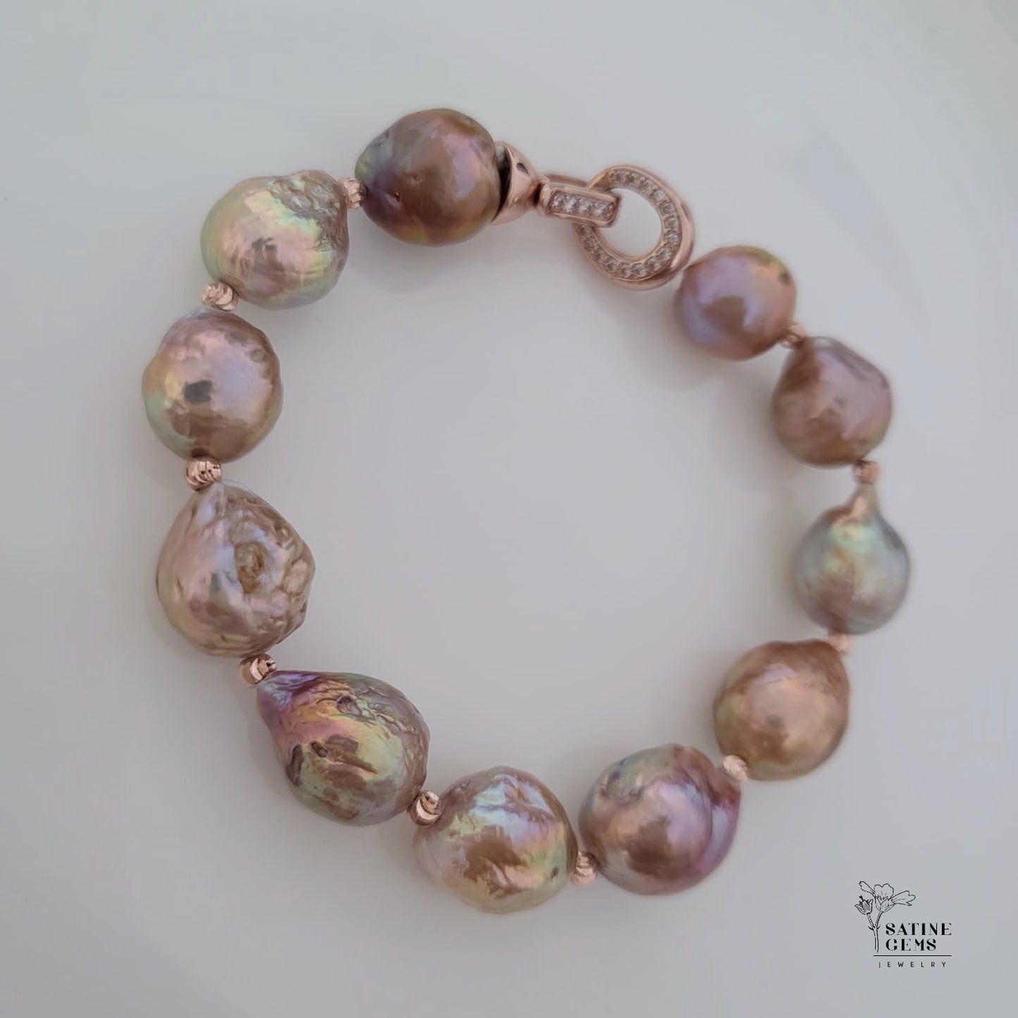 Baroque Edison Pearl Bracelet with Metallic Lustre and Rainbow Orient