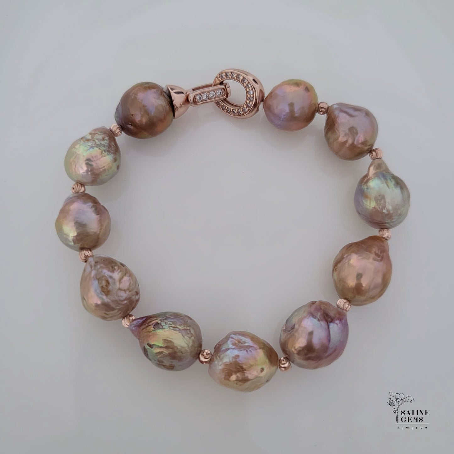 Baroque Edison Pearl Bracelet with Metallic Lustre and Rainbow Orient