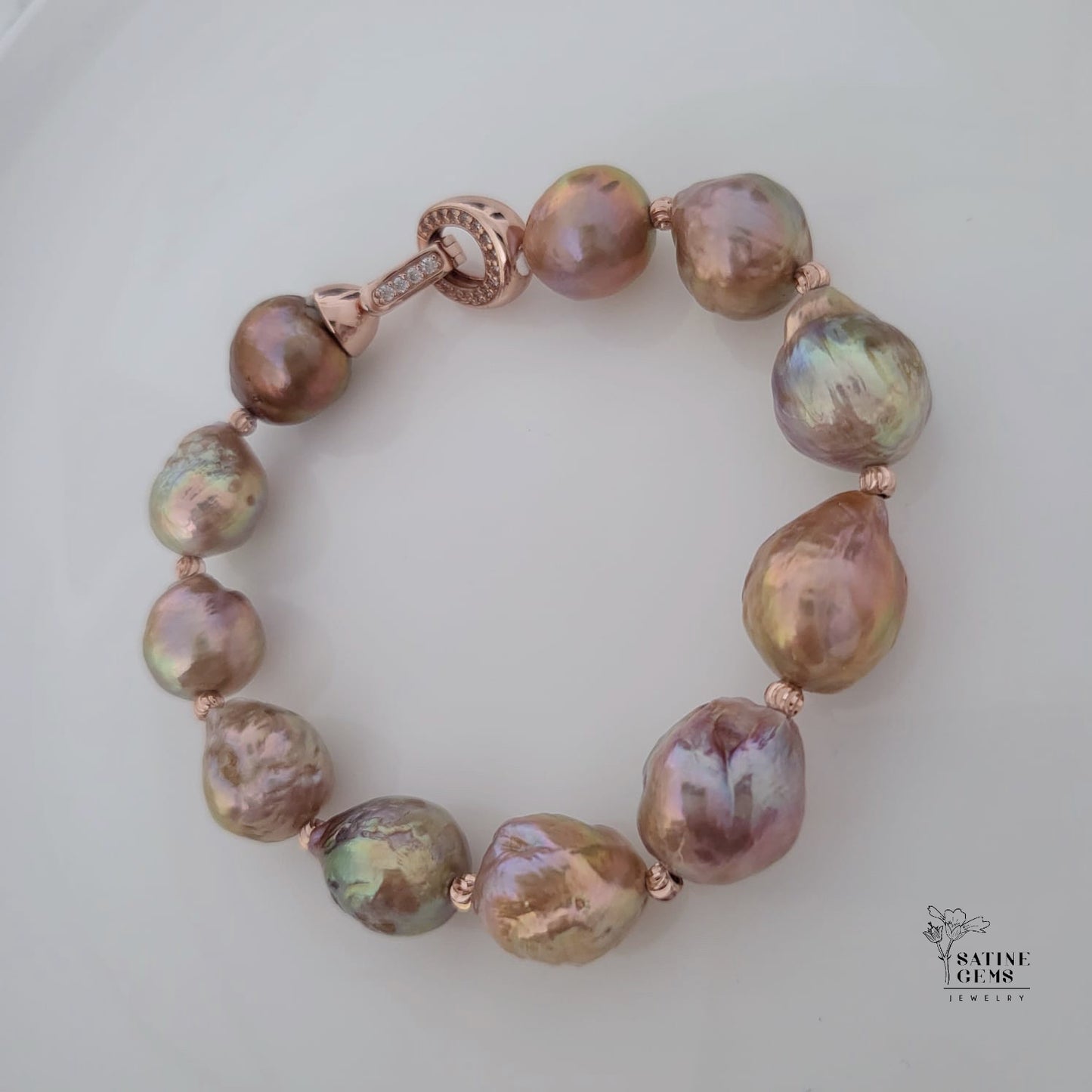 Baroque Edison Pearl Bracelet with Metallic Lustre and Rainbow Orient